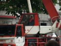 800 kg Fensterrahmen drohte auf Strasse zu rutschen Koeln Friesenplatz P47